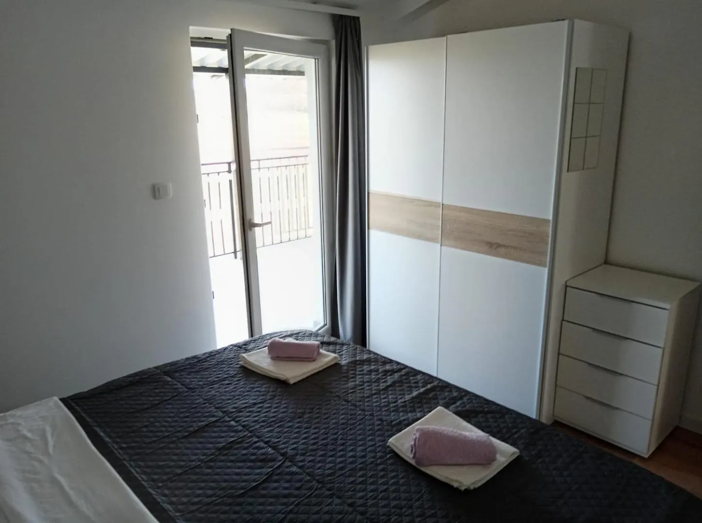 Apolo Apartments بولا