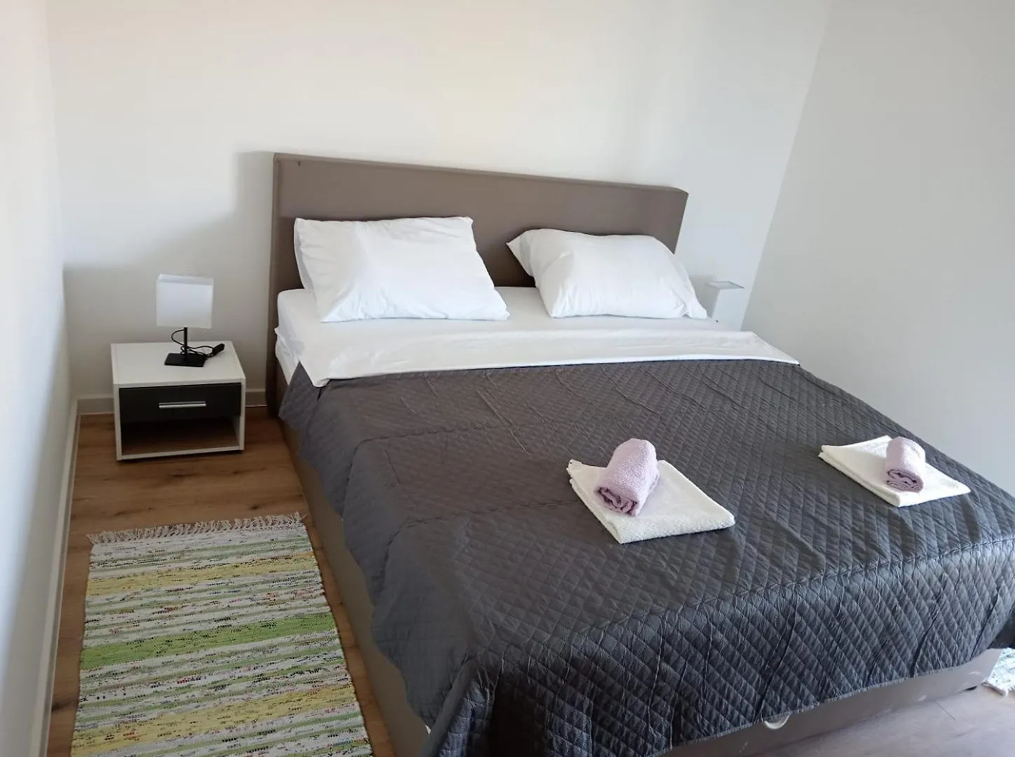 Apolo Apartments بولا