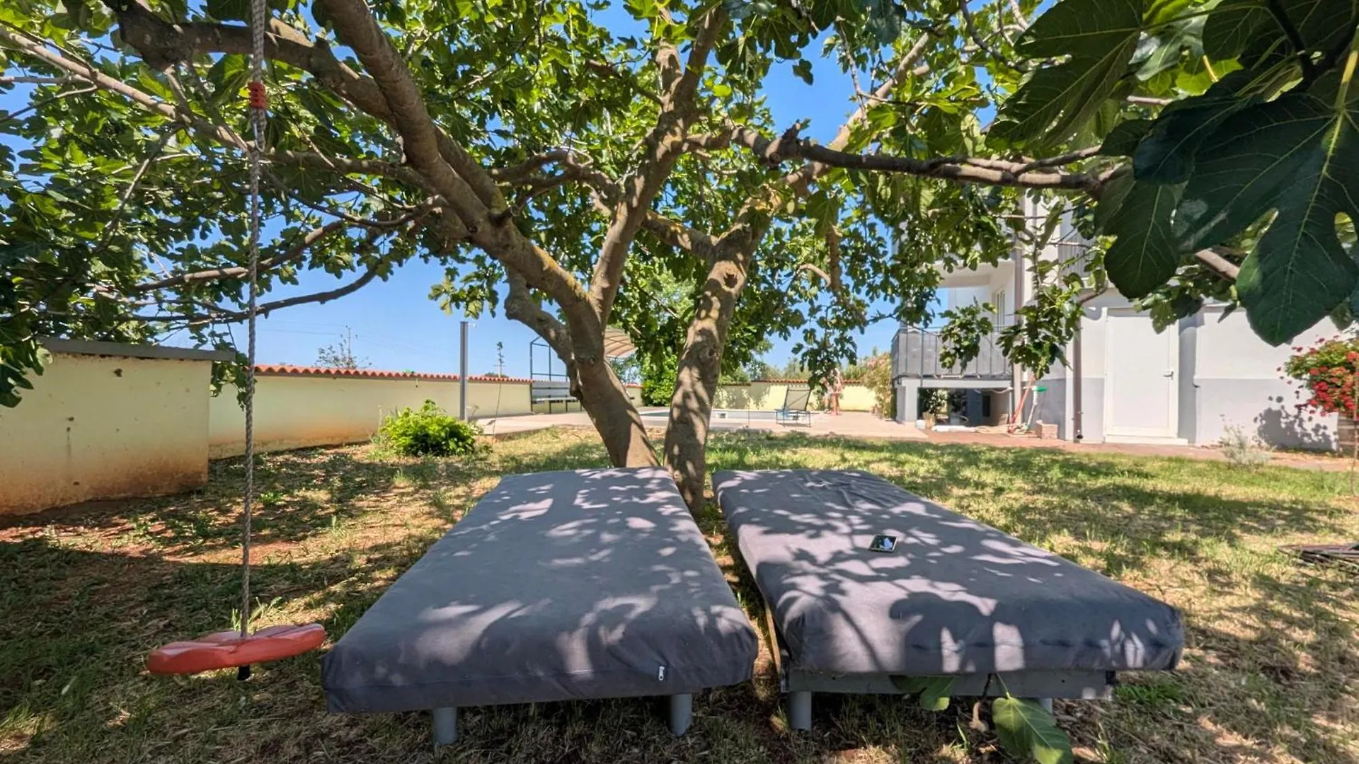 Apolo Apartments بولا
